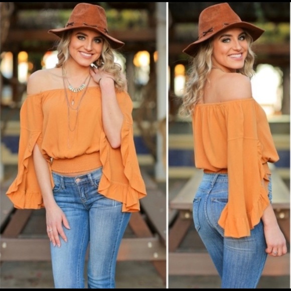 Off the Shoulder Blouse - Picture 3 of 4